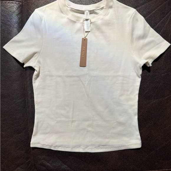 SKIMS cotton ribbed tee in marble - Picture 1 of 2
